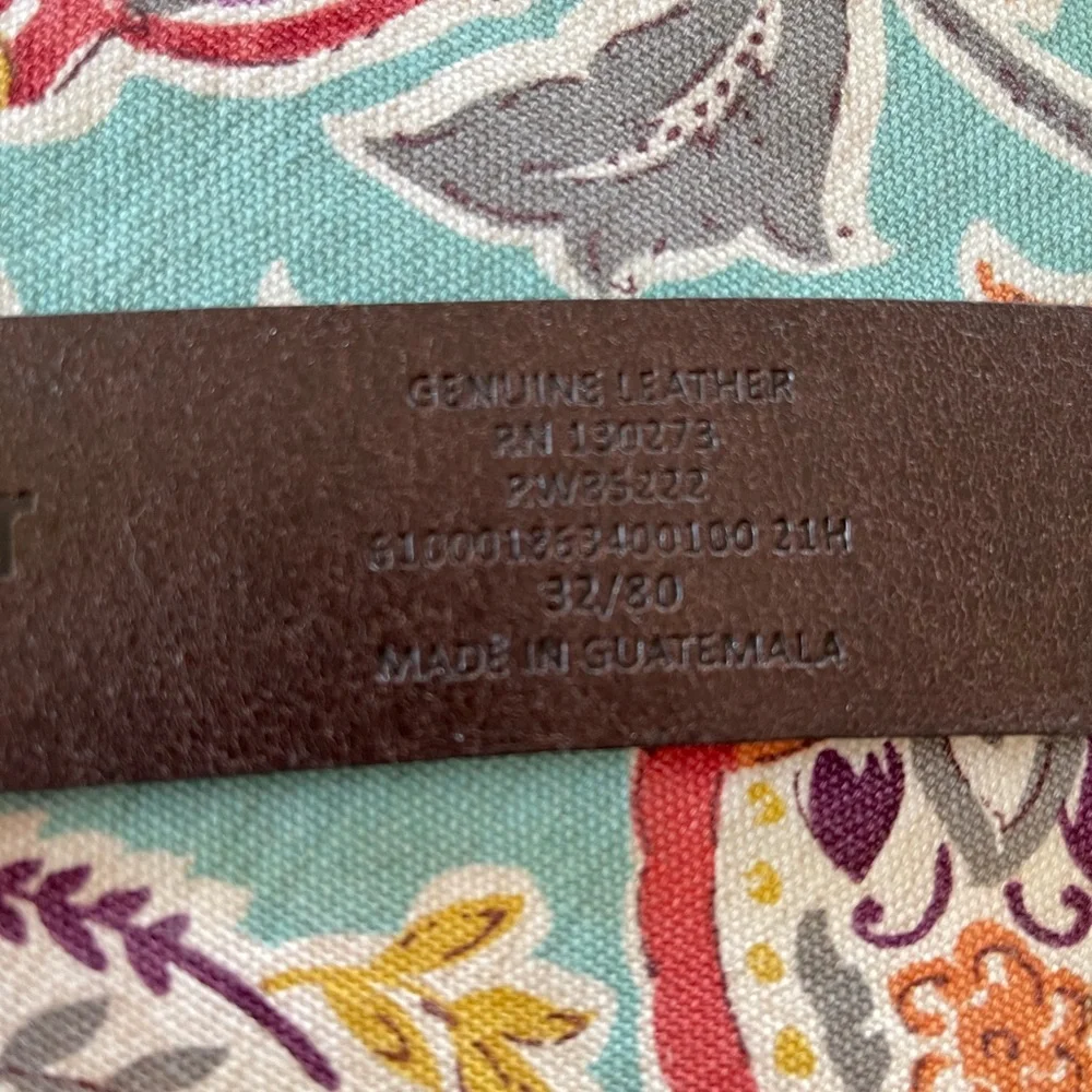 Wrangler Men’s Brown Leather Belt with leather detail on buckle. 32